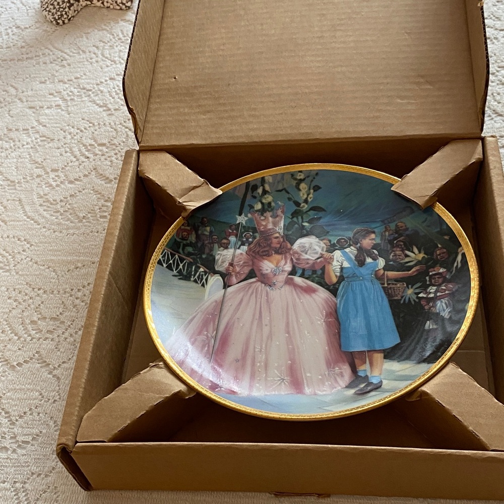 Decorative Plate with Wizard of Oz Scene
